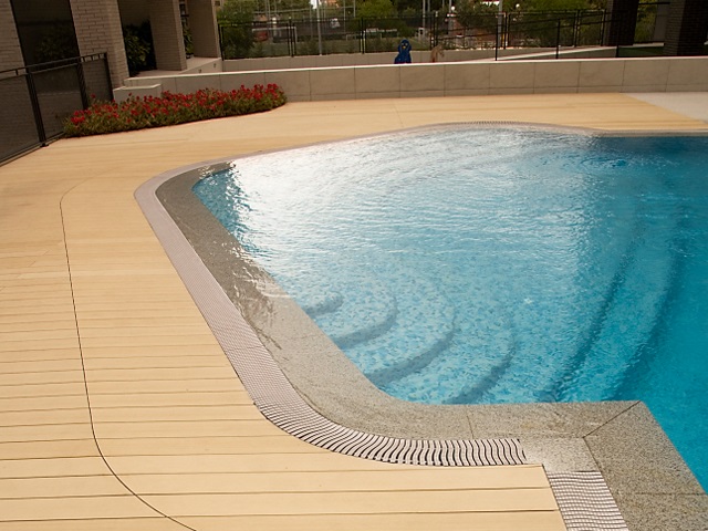 Zahradn terasa tvoen z materilu TWINSON u bznu