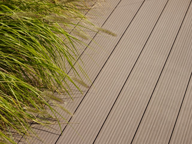 Zahradn terasa tvoen z materilu TWINSON