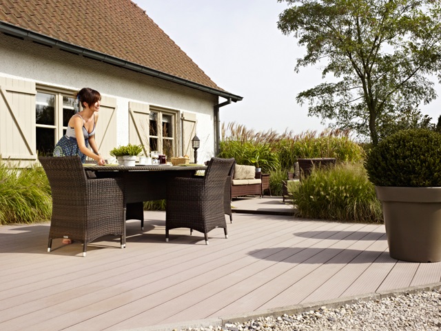 Zahradn terasa tvoen z materilu TWINSON