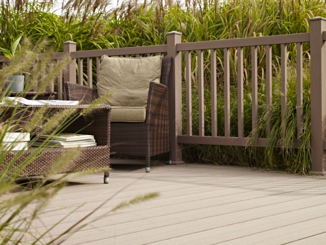 Zahradn terasa tvoen z materilu TWINSON